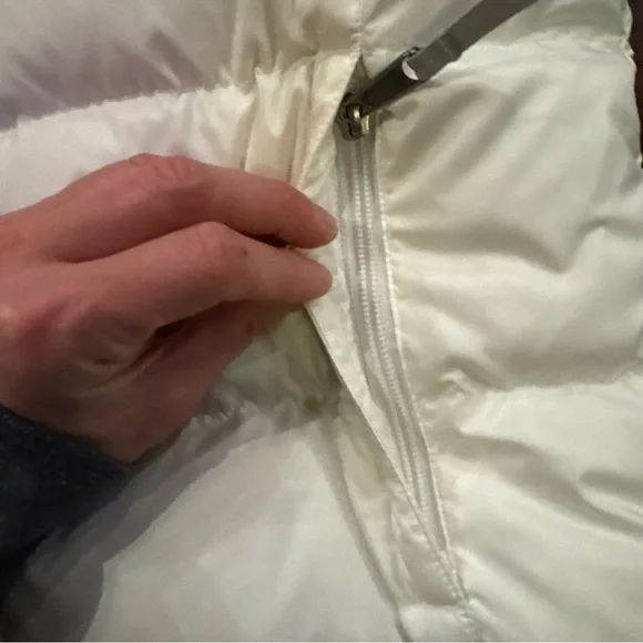 The North Face Nuptse 700 Down Puffer Vest Women’s White Gray Medium - Picture 5 of 8